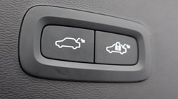 2025 (75) VOLVO XC40 2.0 B4P Plus Dark 5dr Auto 5693825