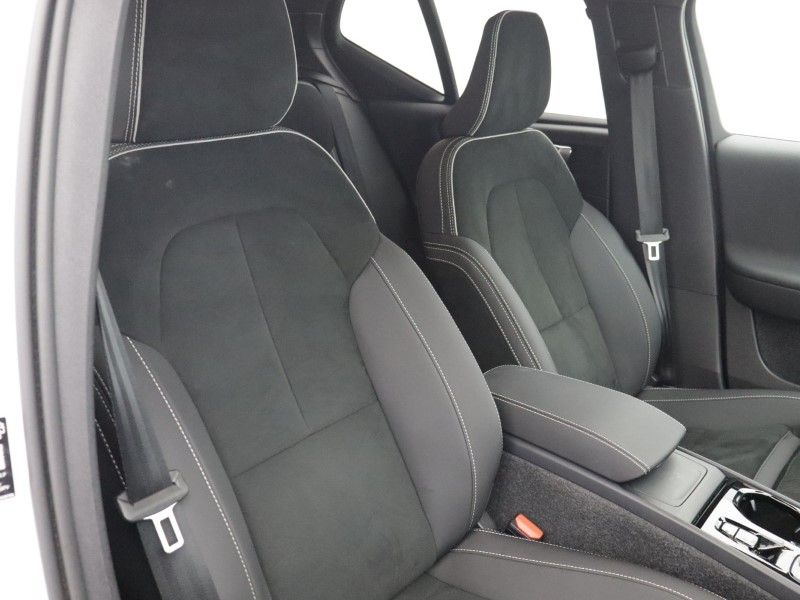 2025 (75) VOLVO XC40 2.0 B4P Plus Dark 5dr Auto 5693840