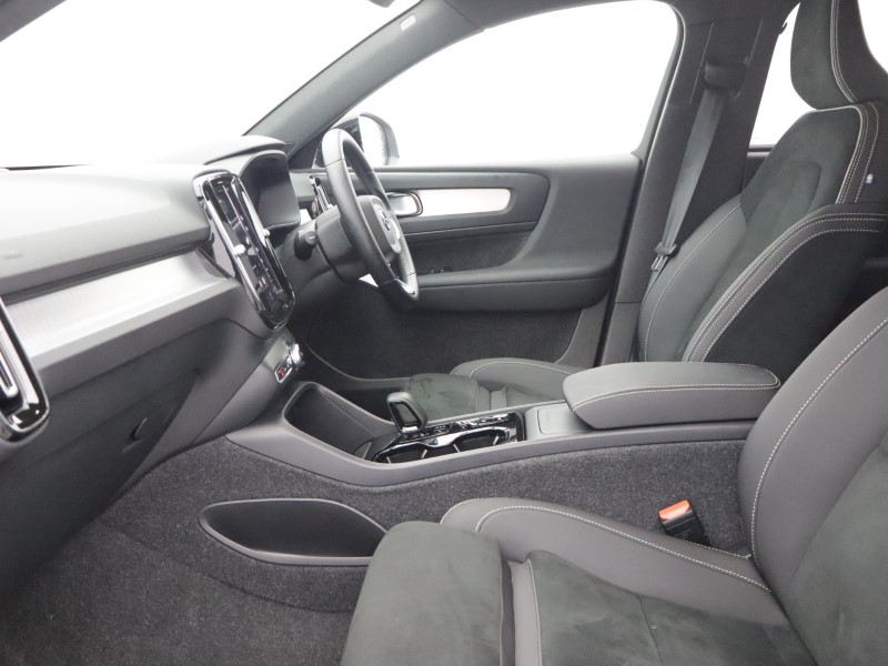2025 (75) VOLVO XC40 2.0 B4P Plus Dark 5dr Auto 5693830