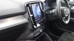 2025 (75) VOLVO XC40 2.0 B4P Plus Dark 5dr Auto 5693843