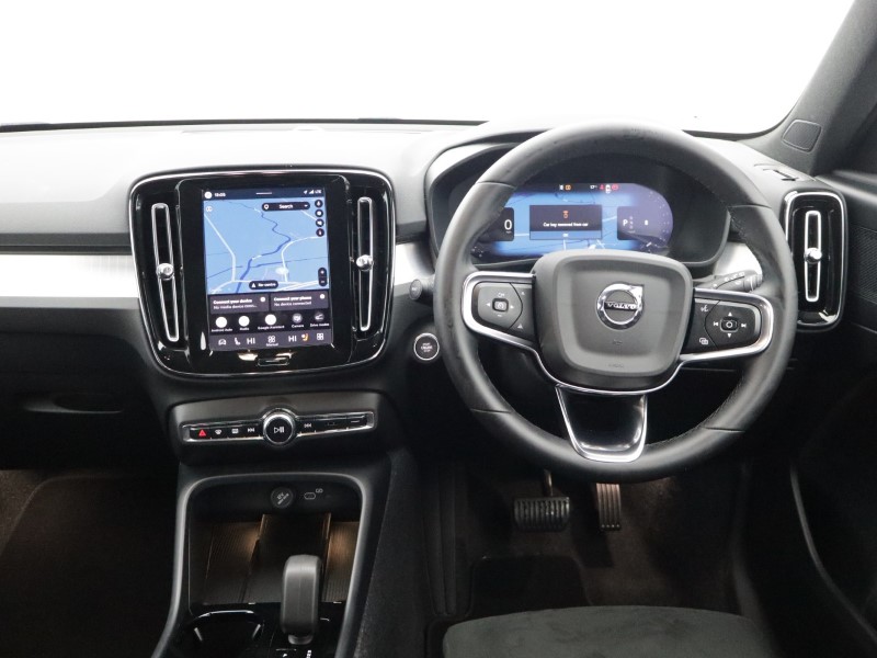 2025 (75) VOLVO XC40 2.0 B4P Plus Dark 5dr Auto 5693849