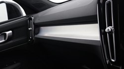 2025 (75) VOLVO XC40 2.0 B4P Plus Dark 5dr Auto 5693864