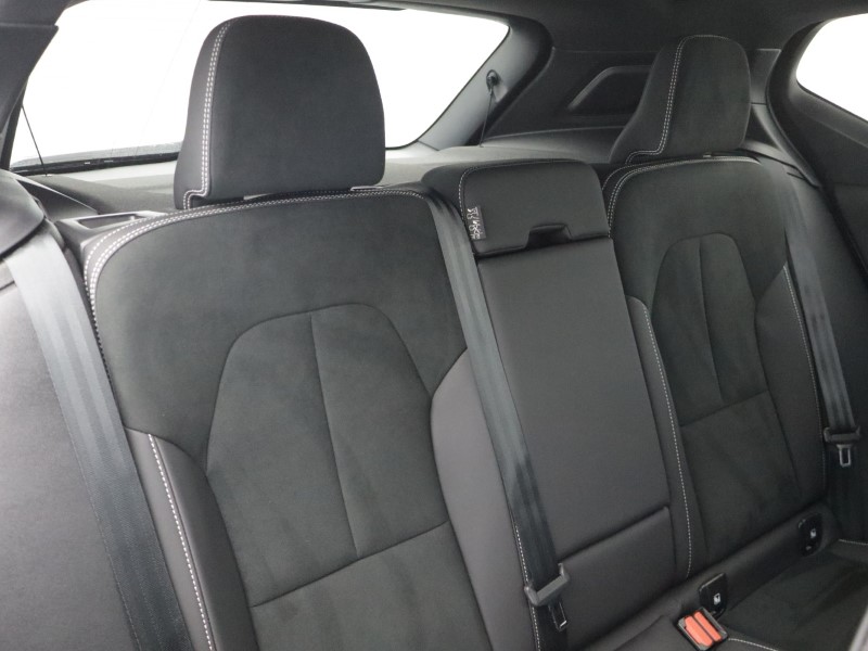 2025 (75) VOLVO XC40 2.0 B4P Plus Dark 5dr Auto 5693847