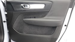 2025 (75) VOLVO XC40 2.0 B4P Plus Dark 5dr Auto 5693832