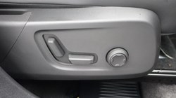 2025 (75) VOLVO XC40 2.0 B4P Plus Dark 5dr Auto 5693838