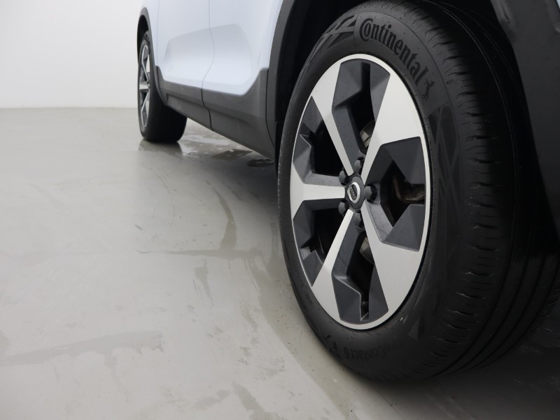 2025 (75) VOLVO XC40 2.0 B4P Plus Dark 5dr Auto 5693829