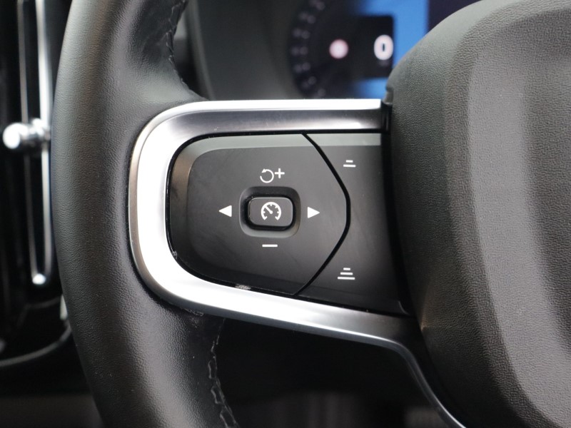 2025 (75) VOLVO XC40 2.0 B4P Plus Dark 5dr Auto 5693851