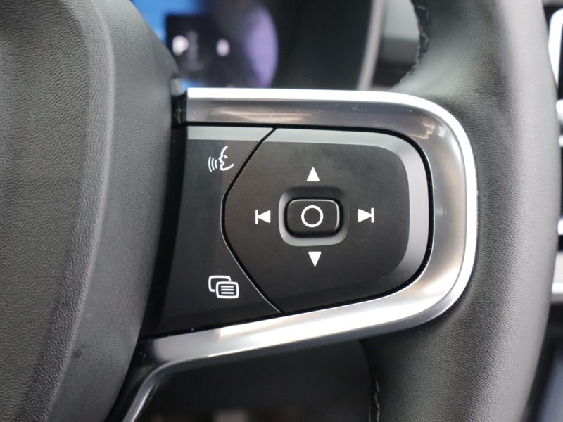 2025 (75) VOLVO XC40 2.0 B4P Plus Dark 5dr Auto 5693852