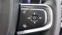 2025 (75) VOLVO XC40 2.0 B4P Plus Dark 5dr Auto 5693852