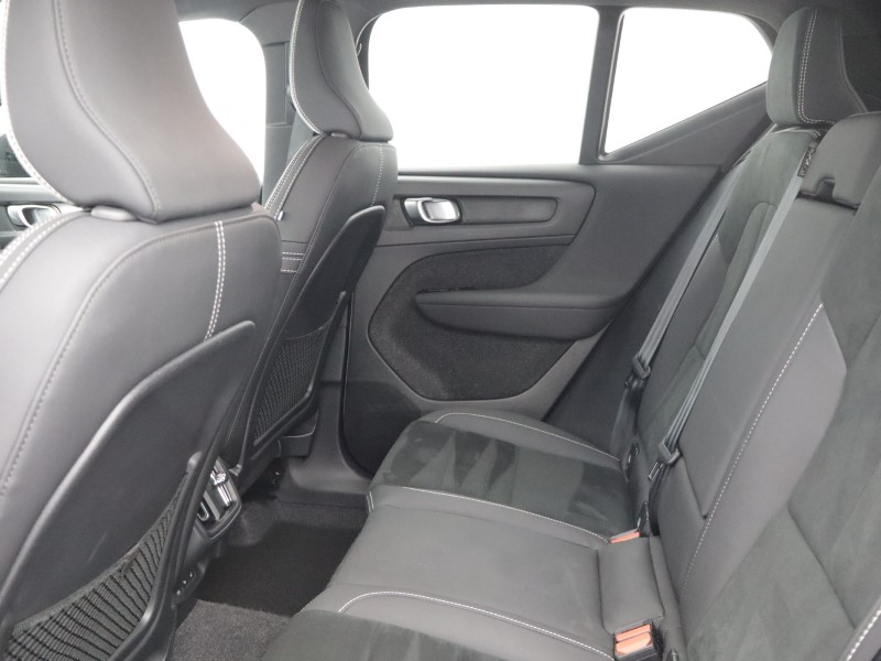 2025 (75) VOLVO XC40 2.0 B4P Plus Dark 5dr Auto 5693831