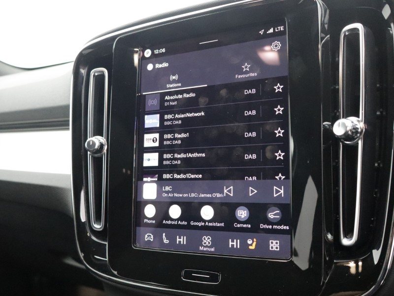 2025 (75) VOLVO XC40 2.0 B4P Plus Dark 5dr Auto 5693856