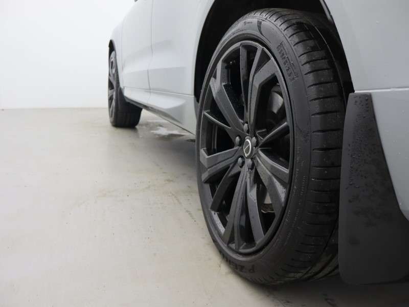 2026 (75) VOLVO XC60 2.0 B5P Plus Black Edition 5dr AWD Geartronic 5687815