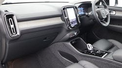 2025 (25) VOLVO XC40 2.0 B3P Ultra Bright 5dr Auto 5729831