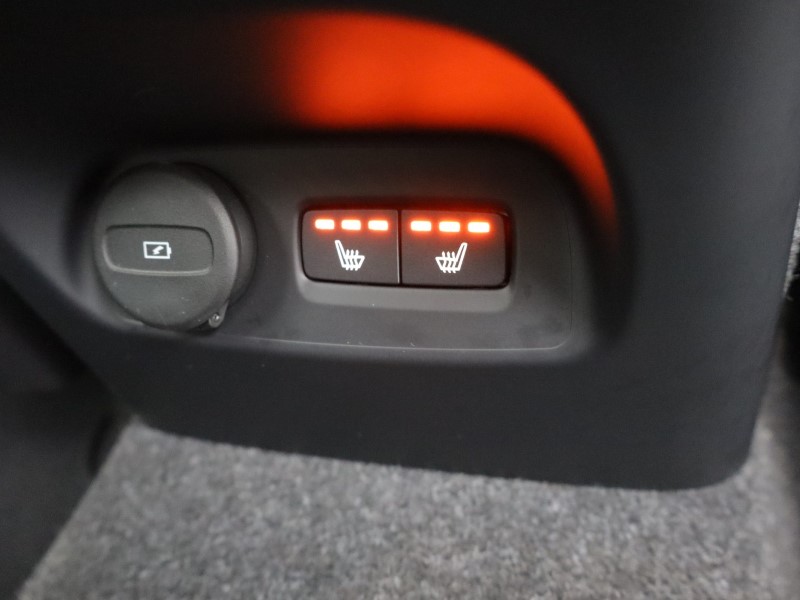 2025 (25) VOLVO XC40 2.0 B3P Ultra Bright 5dr Auto 5729837