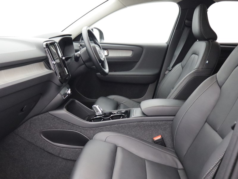 2025 (25) VOLVO XC40 2.0 B3P Ultra Bright 5dr Auto 5729816