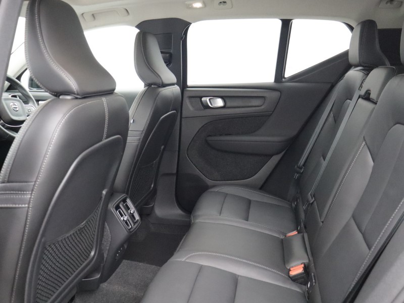 2025 (25) VOLVO XC40 2.0 B3P Ultra Bright 5dr Auto 5729817