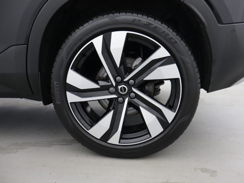 2025 (25) VOLVO XC40 2.0 B3P Ultra Bright 5dr Auto 5729814