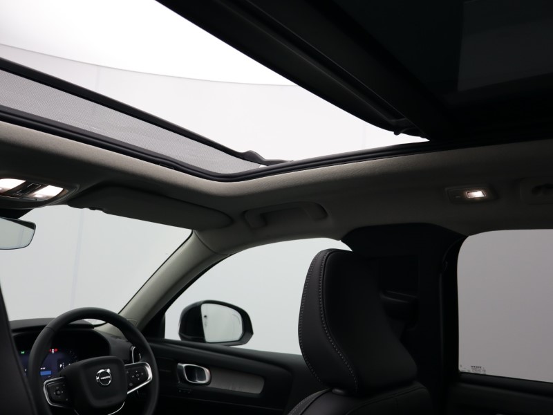 2025 (25) VOLVO XC40 2.0 B3P Ultra Bright 5dr Auto 5729819