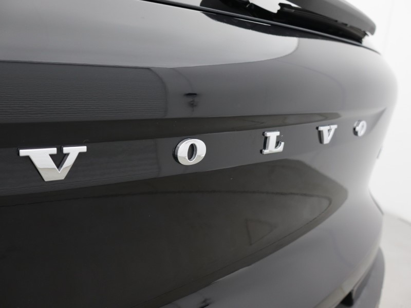 2025 (25) VOLVO XC40 2.0 B3P Ultra Bright 5dr Auto 5729808