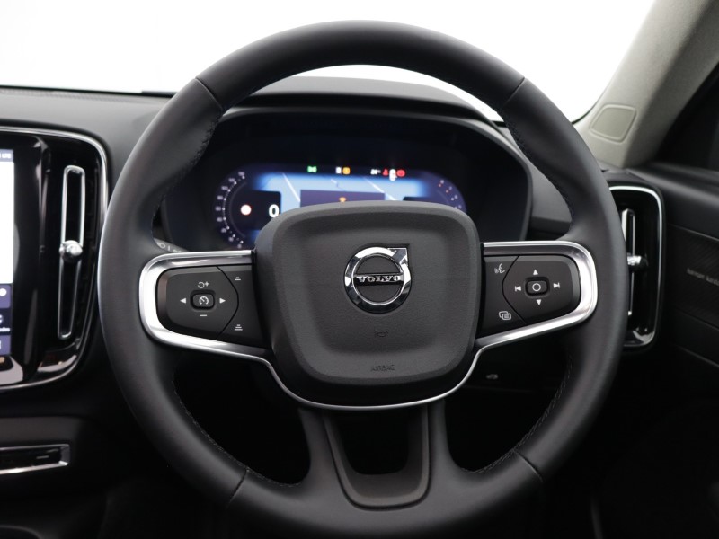 2025 (25) VOLVO XC40 2.0 B3P Ultra Bright 5dr Auto 5729839