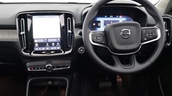 2025 (25) VOLVO XC40 2.0 B3P Ultra Bright 5dr Auto 5729838