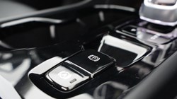 2025 (25) VOLVO XC40 2.0 B3P Ultra Bright 5dr Auto 5729853