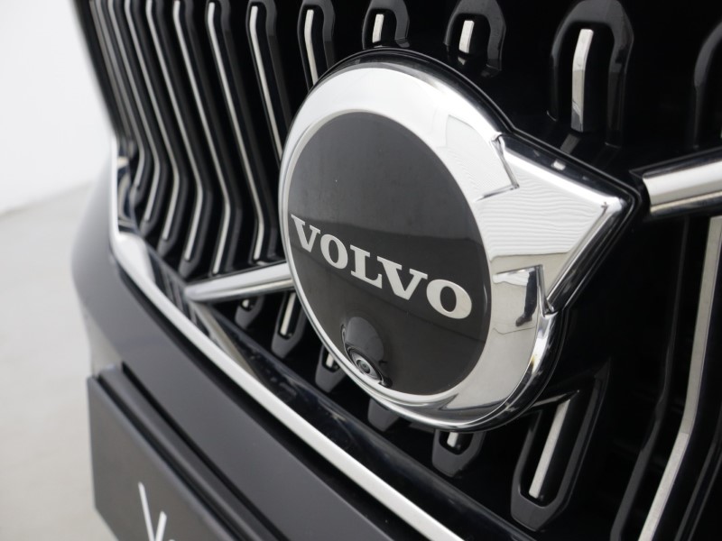 2025 (25) VOLVO XC40 2.0 B3P Ultra Bright 5dr Auto 5729803