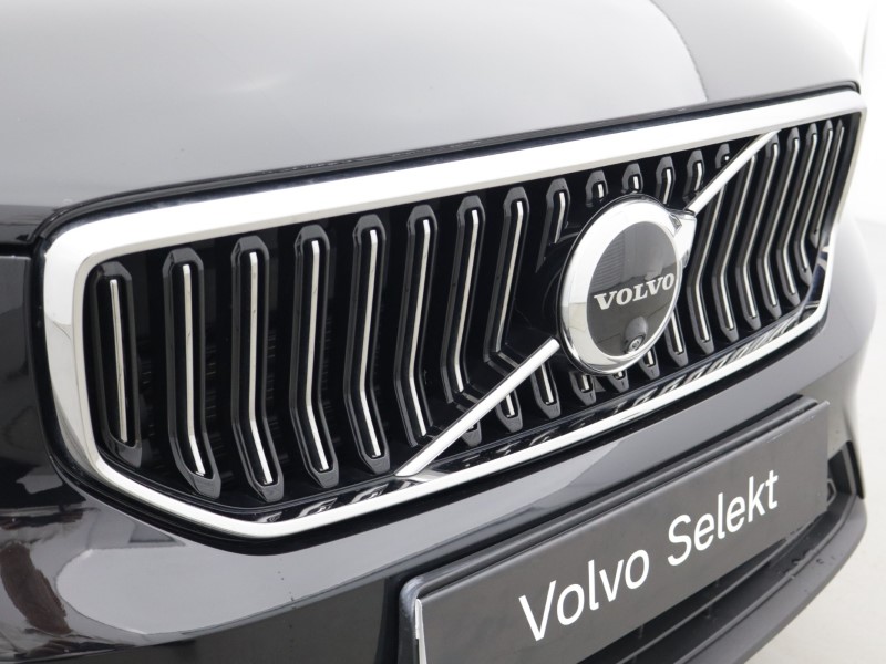2025 (25) VOLVO XC40 2.0 B3P Ultra Bright 5dr Auto 5729801