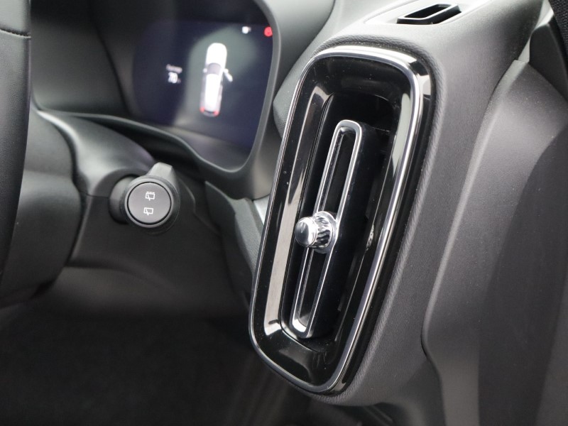2025 (25) VOLVO XC40 2.0 B3P Plus Dark 5dr Auto 5763310