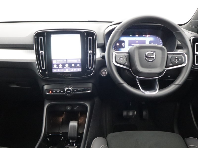 2025 (25) VOLVO XC40 2.0 B3P Plus Dark 5dr Auto 5763324