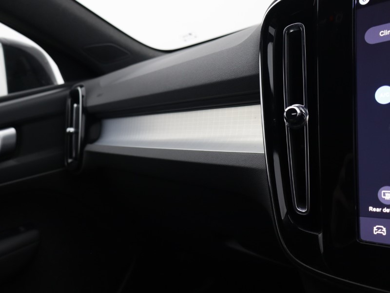 2025 (25) VOLVO XC40 2.0 B3P Plus Dark 5dr Auto 5763339