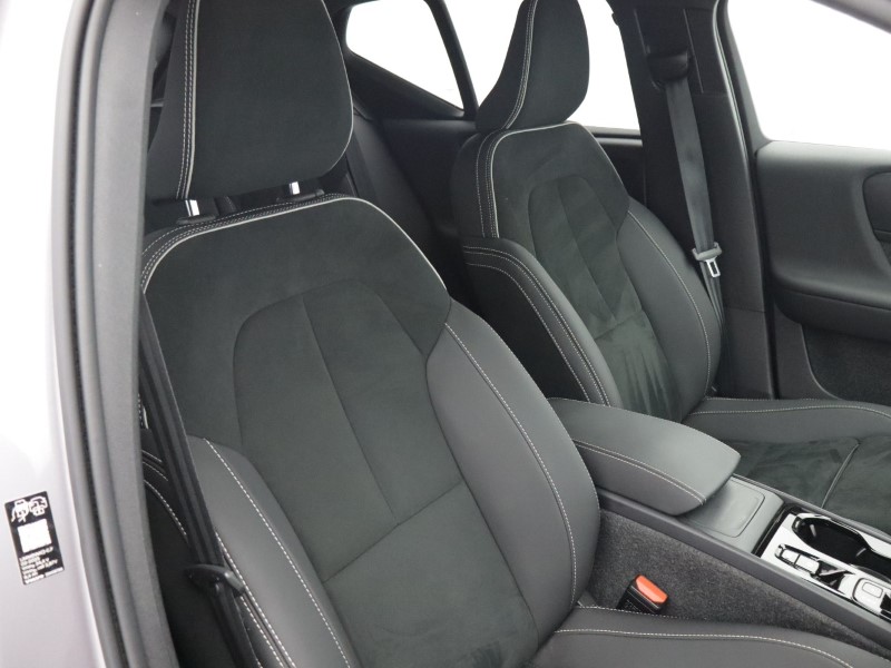 2025 (25) VOLVO XC40 2.0 B3P Plus Dark 5dr Auto 5763314