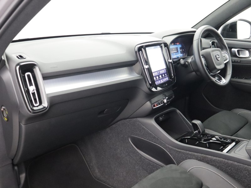 2025 (25) VOLVO XC40 2.0 B3P Plus Dark 5dr Auto 5763316