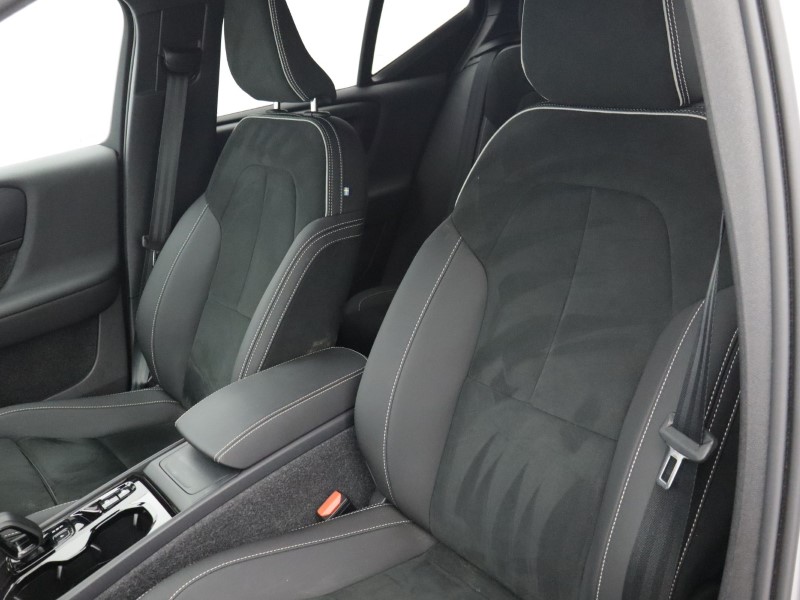 2025 (25) VOLVO XC40 2.0 B3P Plus Dark 5dr Auto 5763315