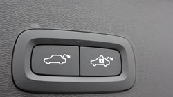 2025 (25) VOLVO XC40 2.0 B3P Plus Dark 5dr Auto 5763299