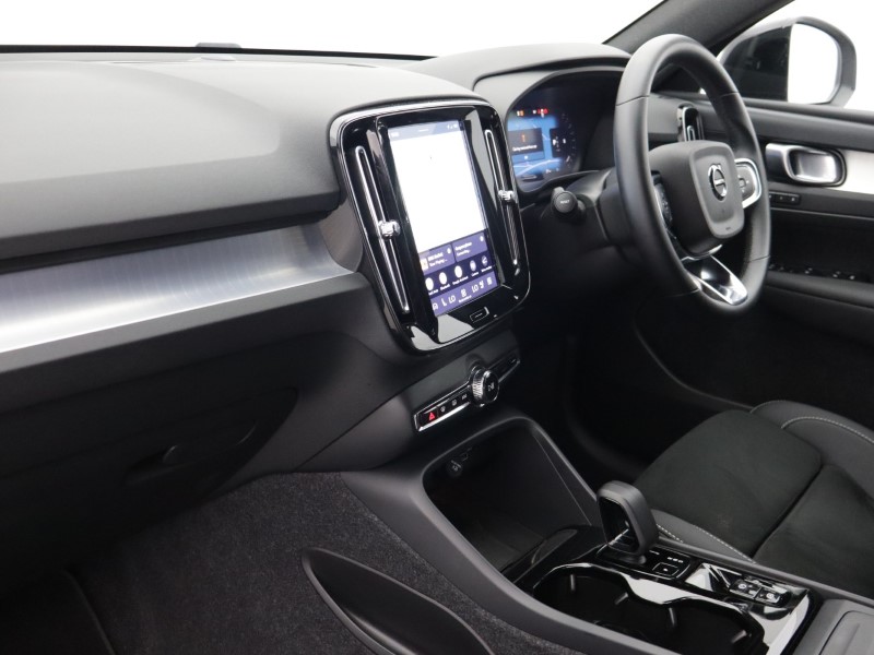 2025 (25) VOLVO XC40 2.0 B3P Plus Dark 5dr Auto 5763317
