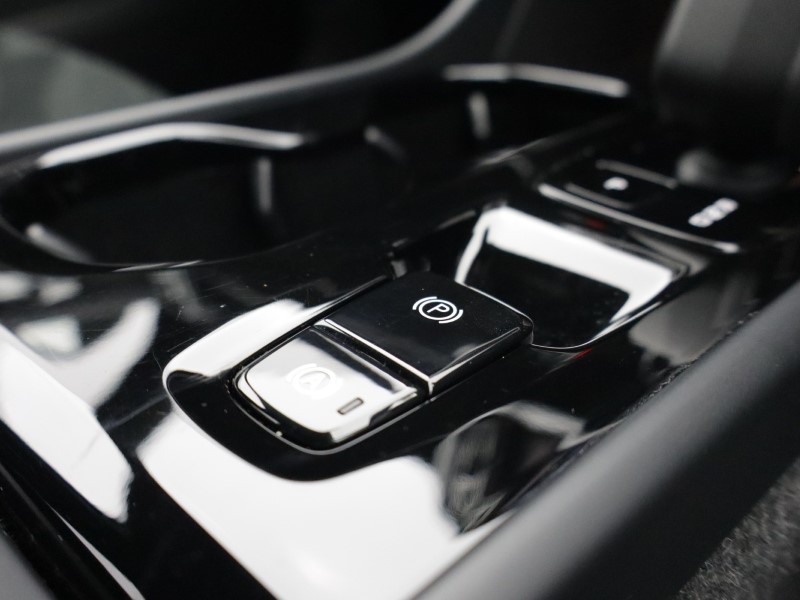 2025 (25) VOLVO XC40 2.0 B3P Plus Dark 5dr Auto 5763338