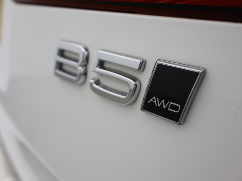 2021 (21) VOLVO XC60 2.0 B5P [250] R DESIGN Pro 5dr AWD Geartronic 5731116