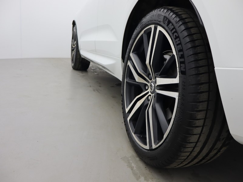 2021 (21) VOLVO XC60 2.0 B5P [250] R DESIGN Pro 5dr AWD Geartronic 5731123