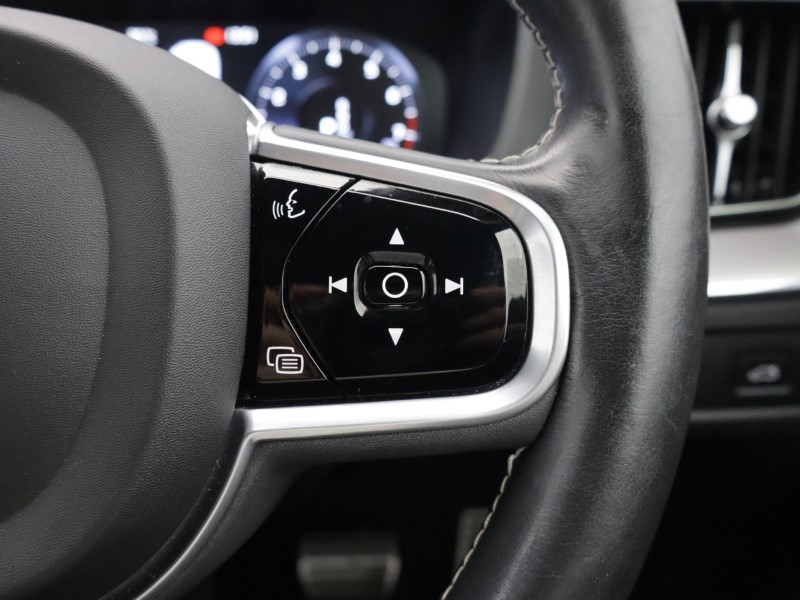 2021 (21) VOLVO XC60 2.0 B5P [250] R DESIGN Pro 5dr AWD Geartronic 5731151