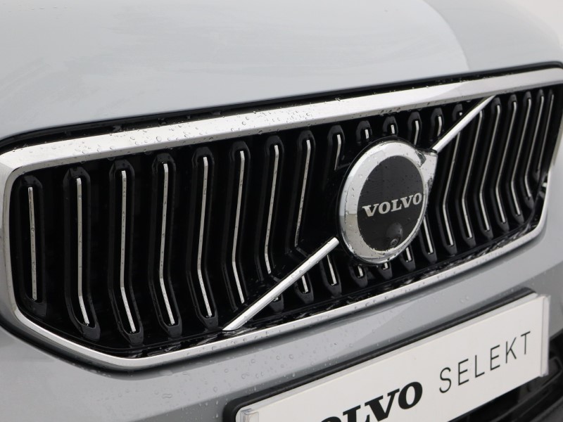 2025 (75) VOLVO XC40 2.0 B4P Ultra Bright 5dr Auto 5734325