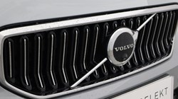 2025 (75) VOLVO XC40 2.0 B4P Ultra Bright 5dr Auto 5734325