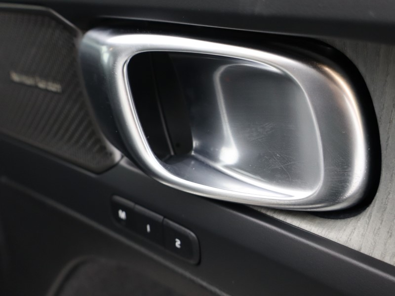 2025 (75) VOLVO XC40 2.0 B4P Ultra Bright 5dr Auto 5734341