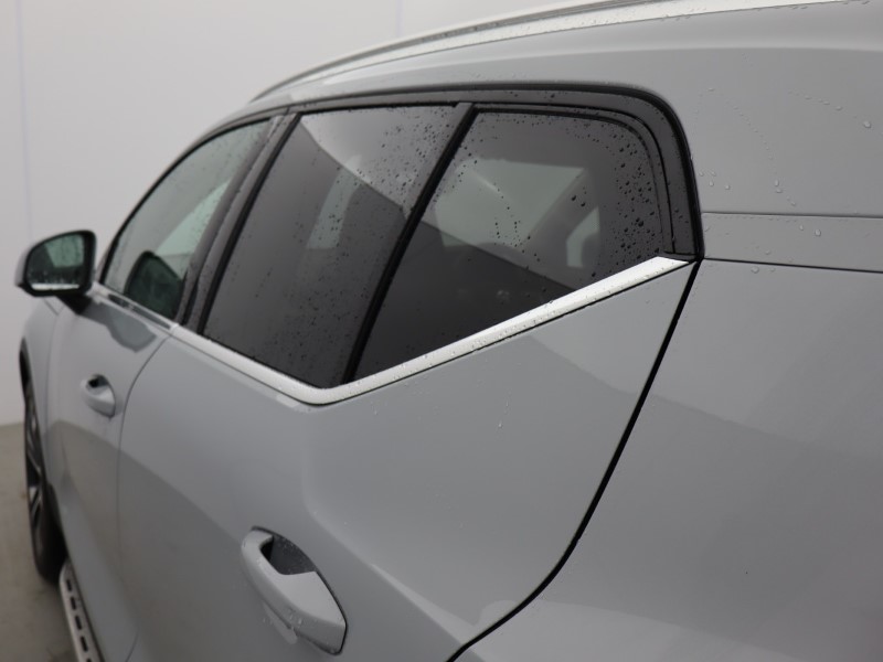 2025 (75) VOLVO XC40 2.0 B4P Ultra Bright 5dr Auto 5734333