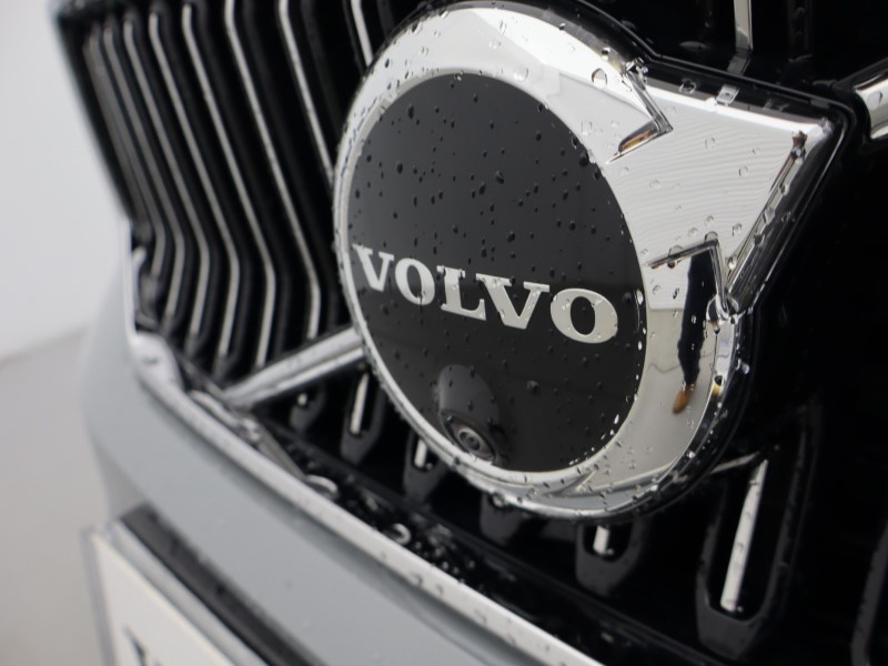 2025 (75) VOLVO XC40 2.0 B4P Ultra Bright 5dr Auto 5734327