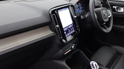 2025 (75) VOLVO XC40 2.0 B4P Ultra Bright 5dr Auto 5734350