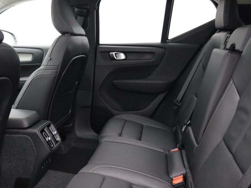 2025 (75) VOLVO XC40 2.0 B4P Ultra Bright 5dr Auto 5734337