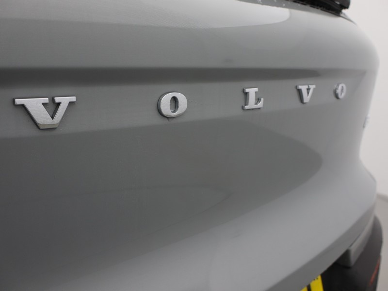 2025 (75) VOLVO XC40 2.0 B4P Ultra Bright 5dr Auto 5734331