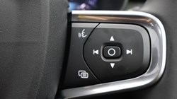 2025 (75) VOLVO XC40 2.0 B4P Ultra Bright 5dr Auto 5734365