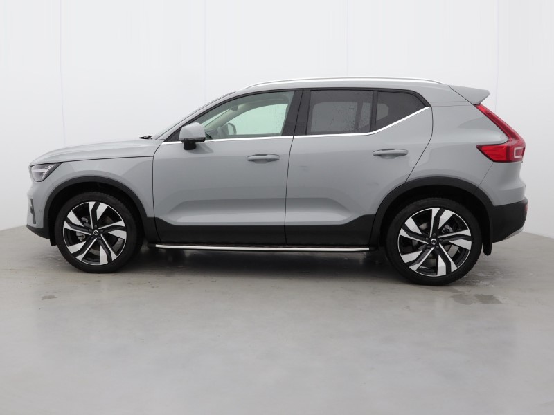 2025 (75) VOLVO XC40 2.0 B4P Ultra Bright 5dr Auto 5734320